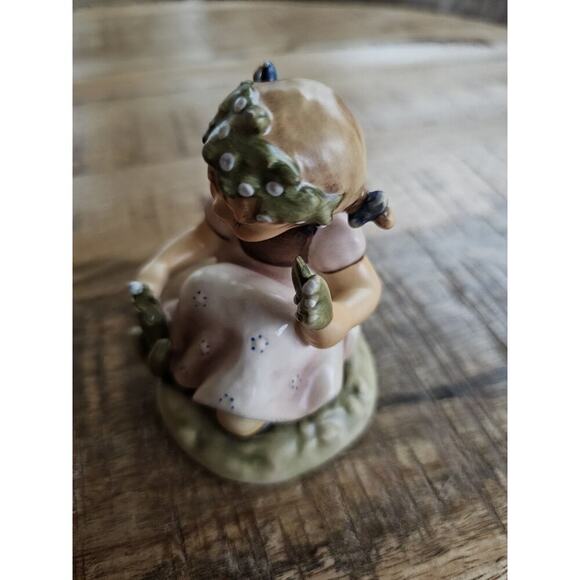 Hummel Figures 835 Lily of the Valley 343 & 973 Lot - Picture 5 of 14